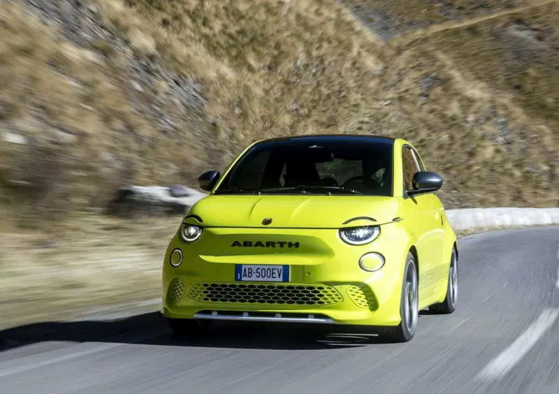 Abarth 500e (3)