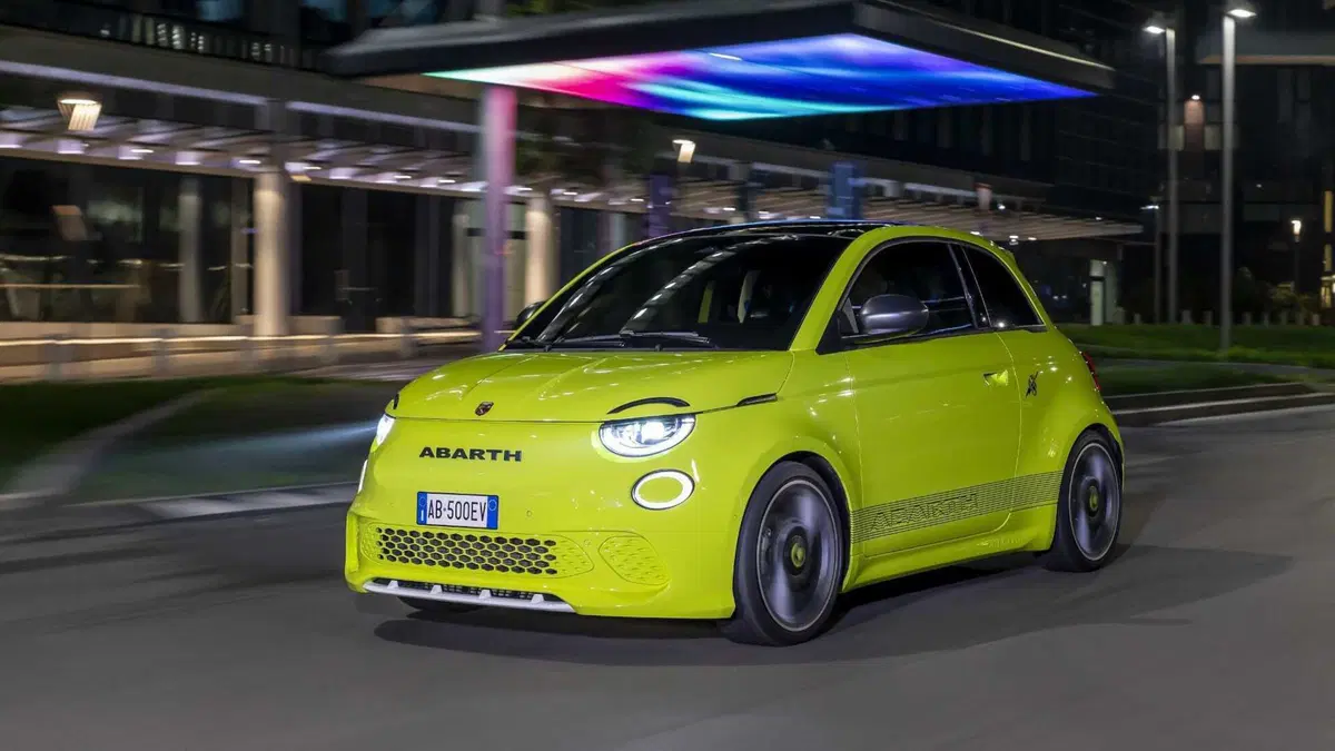 Abarth 500e (4)