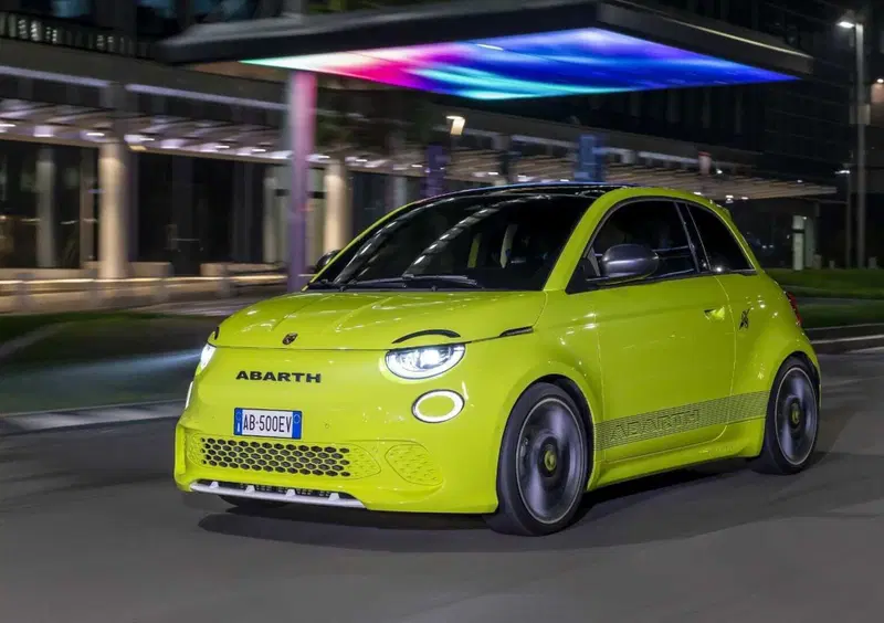 Abarth 500e (4)