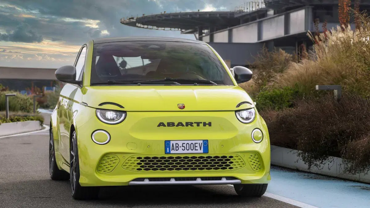 Abarth 500e (6)