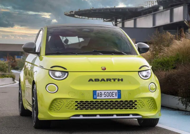 Abarth 500e (6)