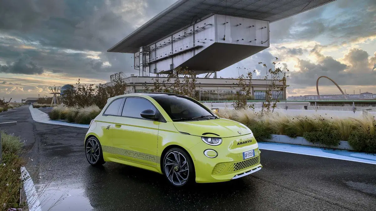 Abarth 500e (5)