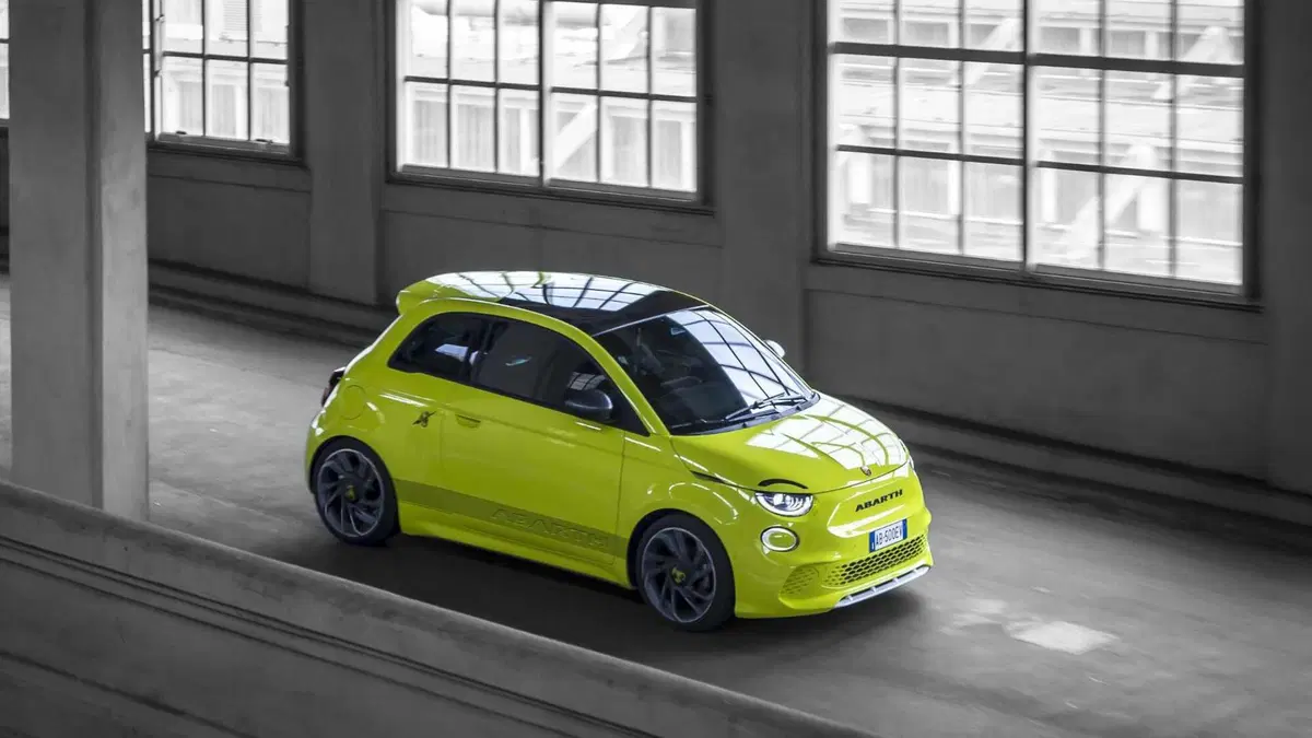 Abarth 500e (7)