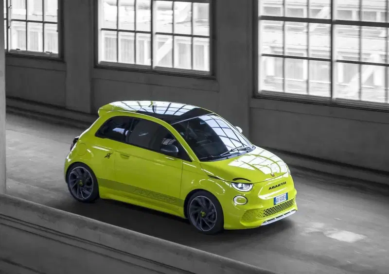Abarth 500e (7)