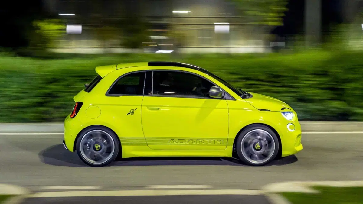 Abarth 500e (8)