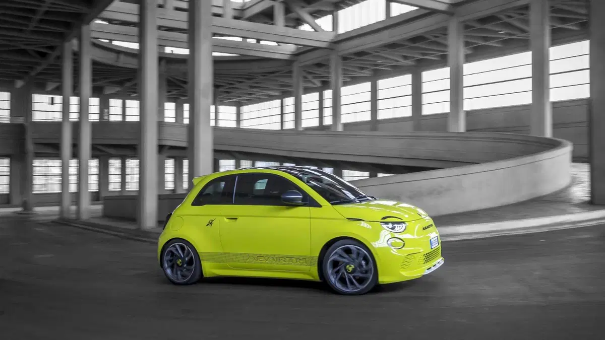 Abarth 500e (9)