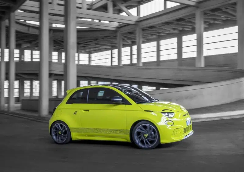 Abarth 500e (9)