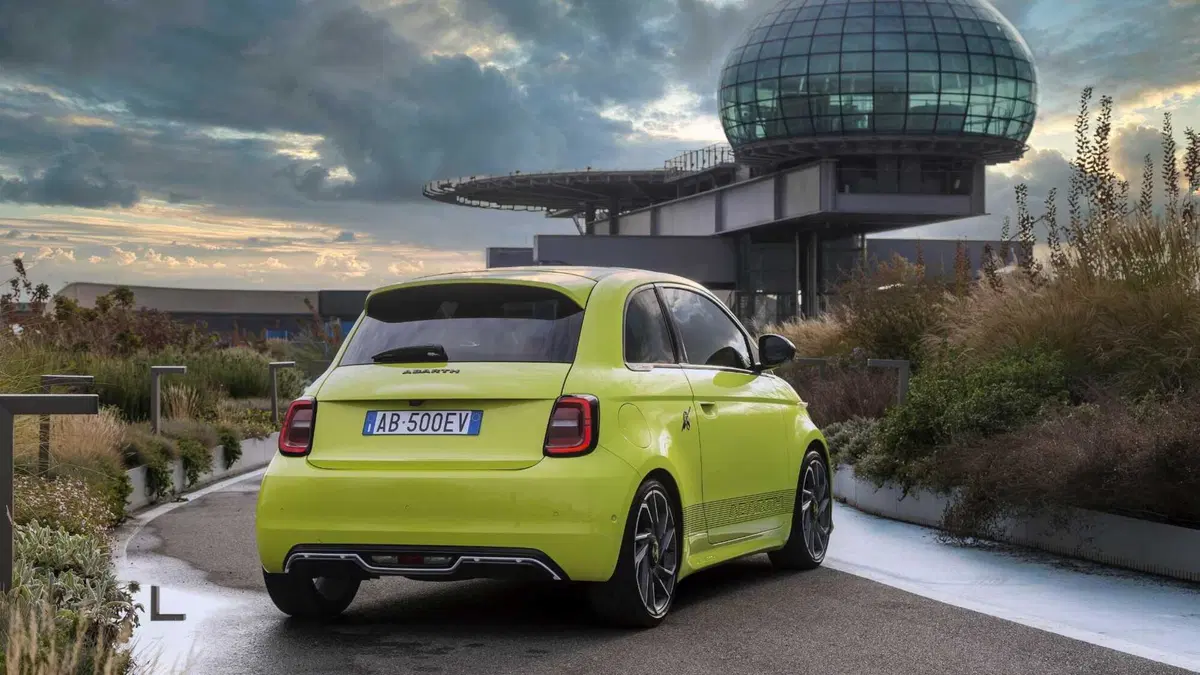 Abarth 500e (10)