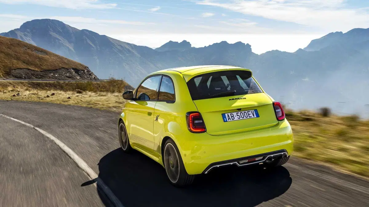 Abarth 500e (11)