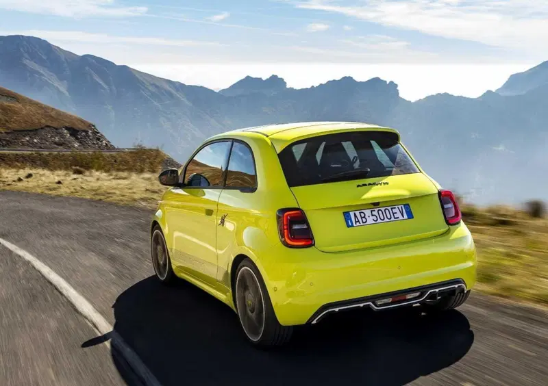 Abarth 500e (11)