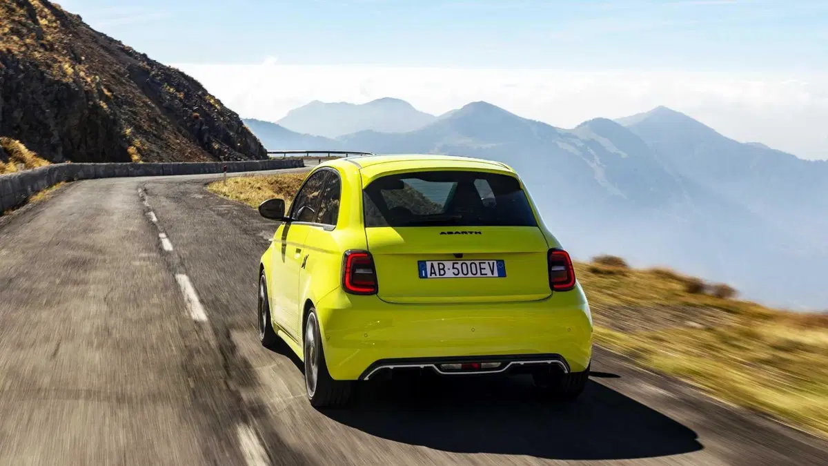 Abarth 500e (12)
