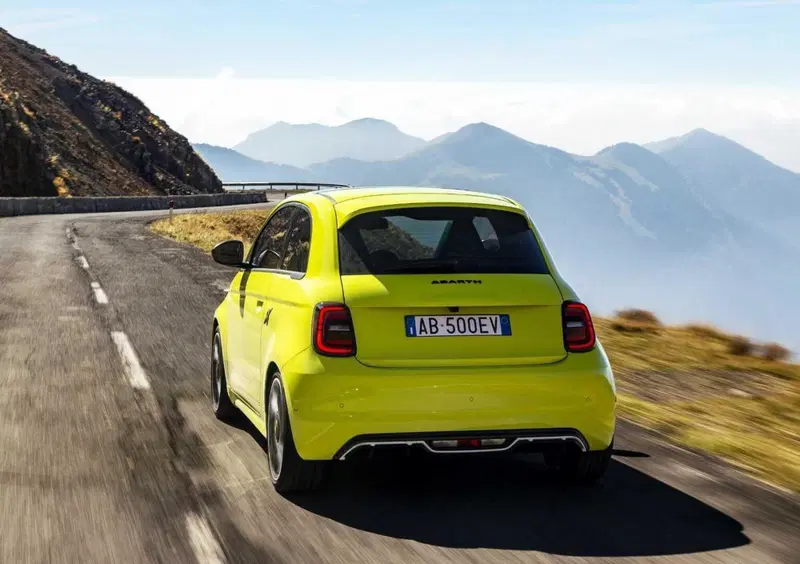 Abarth 500e (12)