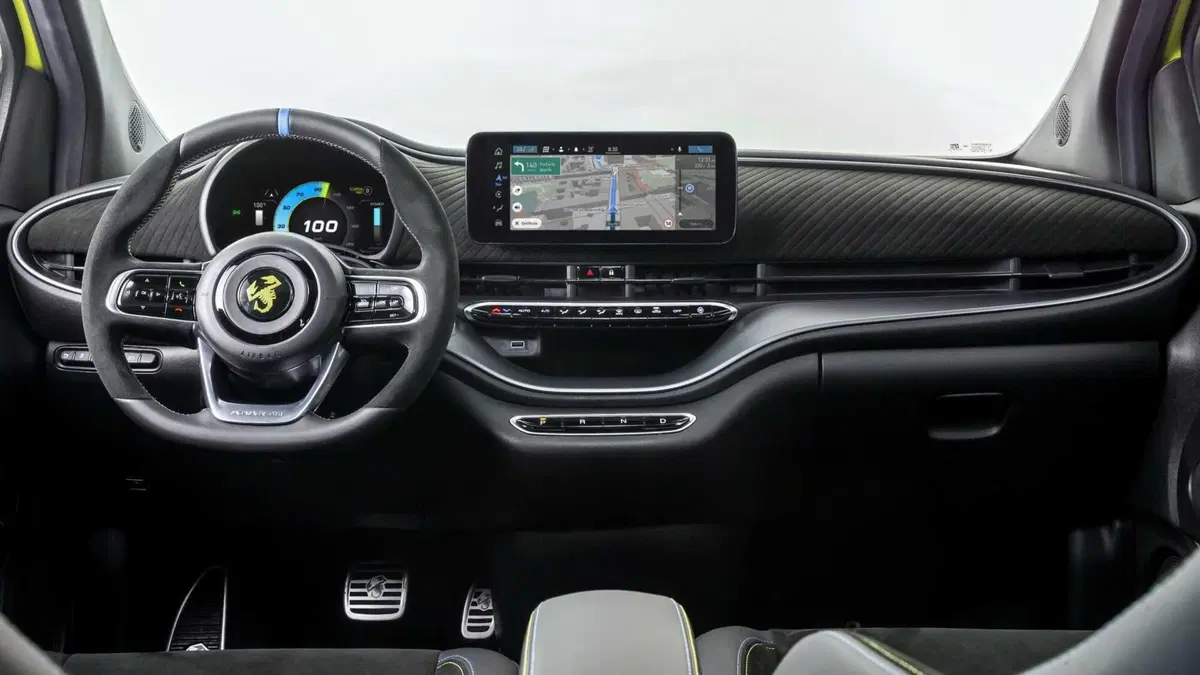 Abarth 500e (13)