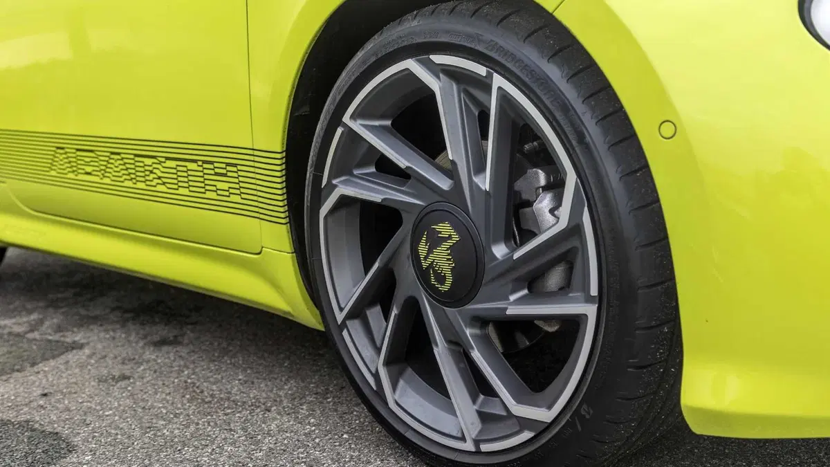 Abarth 500e (17)