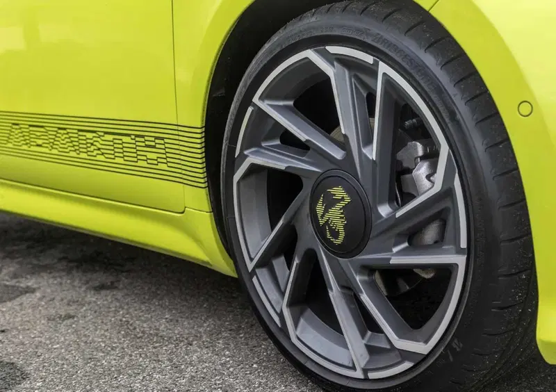 Abarth 500e (17)