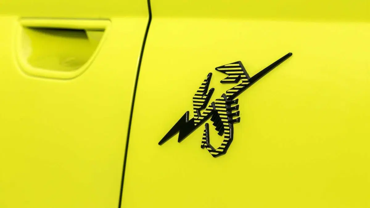 Abarth 500e (18)