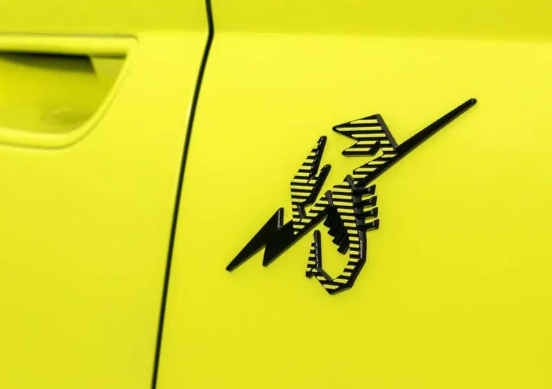 Abarth 500e (18)