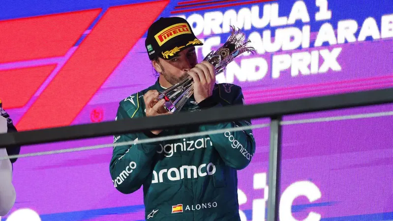 F1. Fernando Alonso sul podio, poi no, poi di nuovo s&igrave;: ecco cos'&egrave; successo davvero a Jeddah