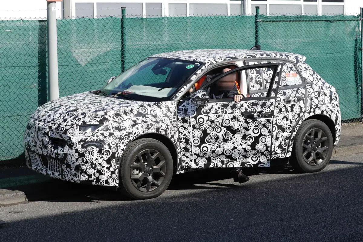 Fiat 600, sarà elettrica e ibrida: ecco le nuove foto spia (4)