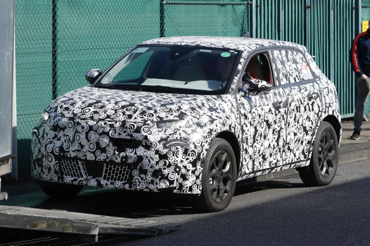 Fiat 600, sarà elettrica e ibrida: ecco le nuove foto spia (3)