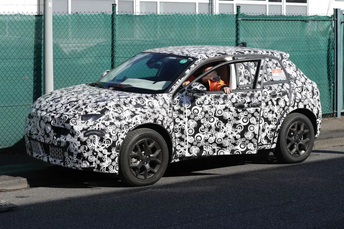 Fiat 600, sarà elettrica e ibrida: ecco le nuove foto spia (7)