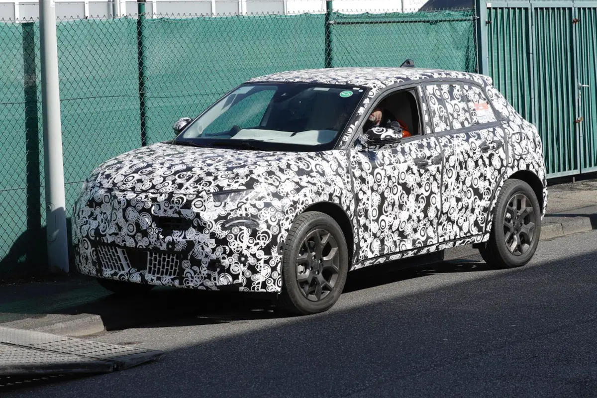 Fiat 600, sarà elettrica e ibrida: ecco le nuove foto spia (9)