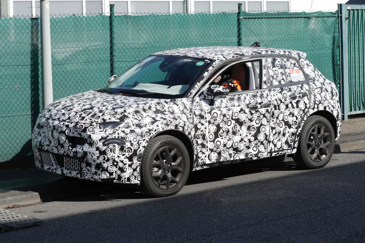 Fiat 600, sarà elettrica e ibrida: ecco le nuove foto spia (10)