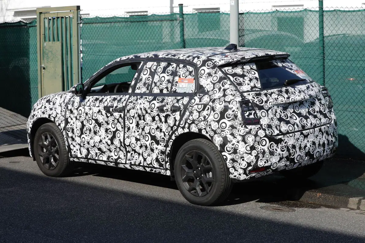 Fiat 600, sarà elettrica e ibrida: ecco le nuove foto spia (11)