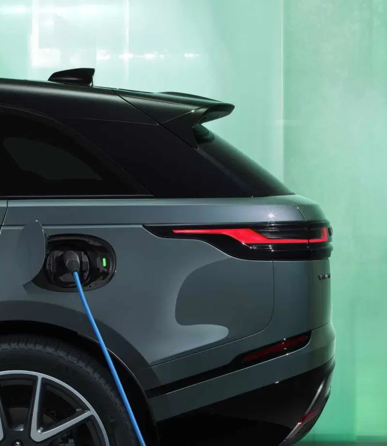 La Range Rover Velar in ricarica: la batteria &egrave; da 19,2 kWh