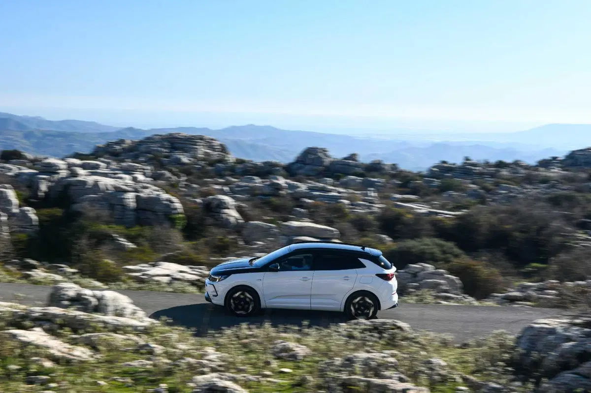 Opel Grandland GSe (2)