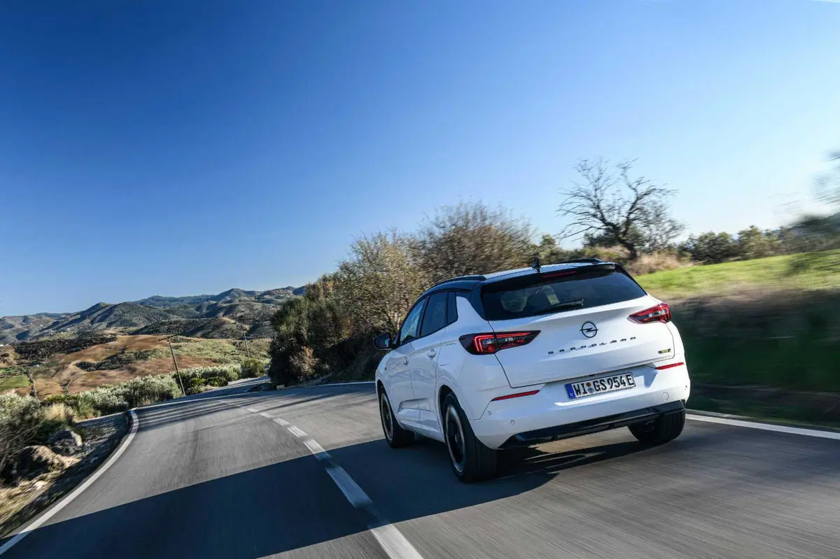 Opel Grandland GSe (4)