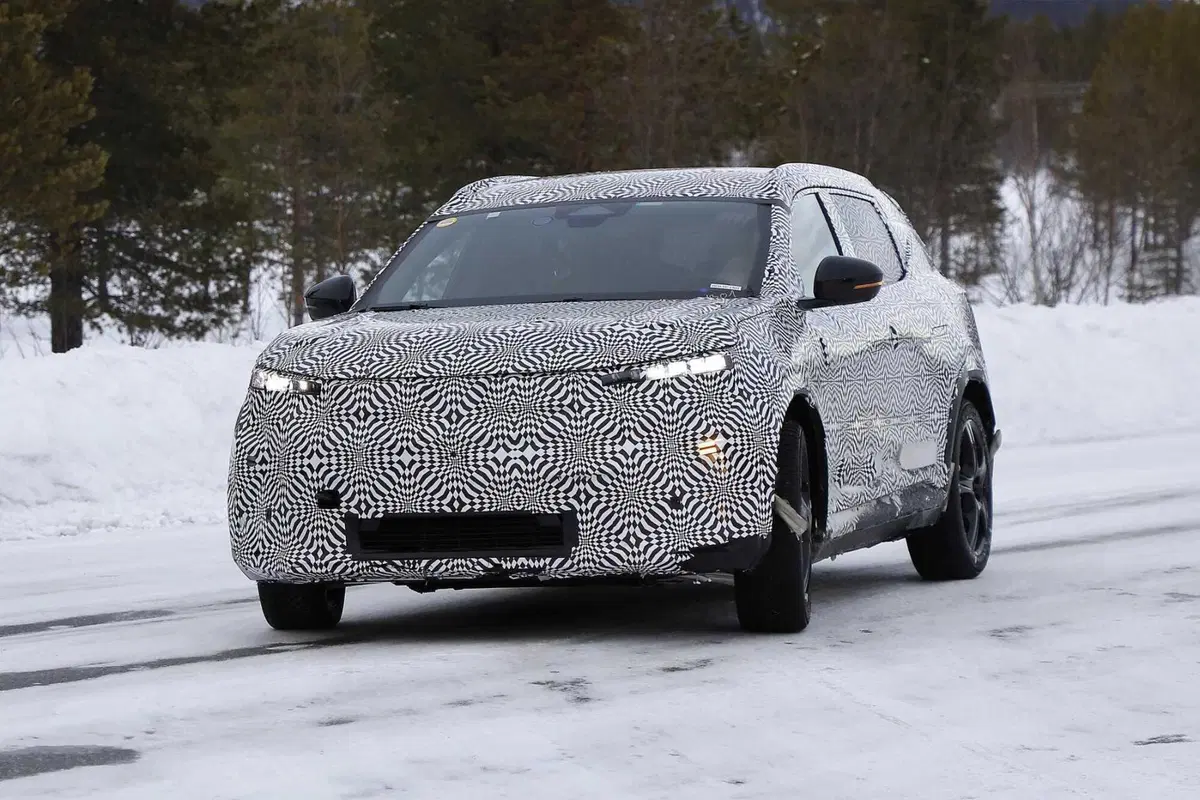 Renault Scenic E-Tech: la nuova elettrica è stata avvistata [Foto Spia]