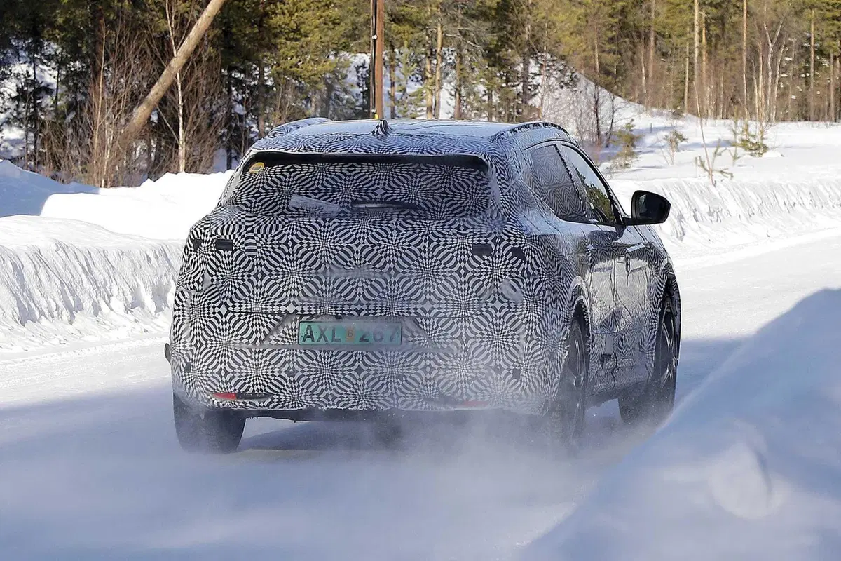 Renault Scenic E-Tech: la nuova elettrica è stata avvistata [Foto Spia] (9)