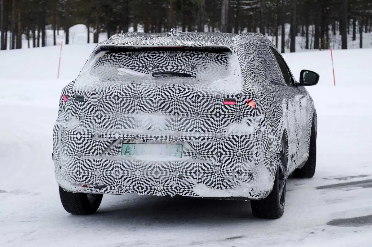 Renault Scenic E-Tech: la nuova elettrica è stata avvistata [Foto Spia] (18)