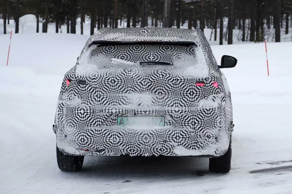 Renault Scenic E-Tech: la nuova elettrica è stata avvistata [Foto Spia] (19)