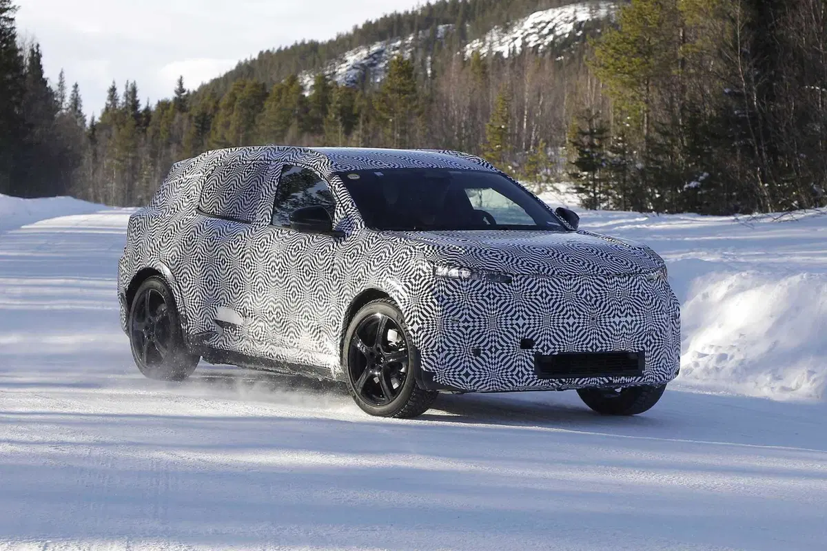 Renault Scenic E-Tech: la nuova elettrica è stata avvistata [Foto Spia] (20)