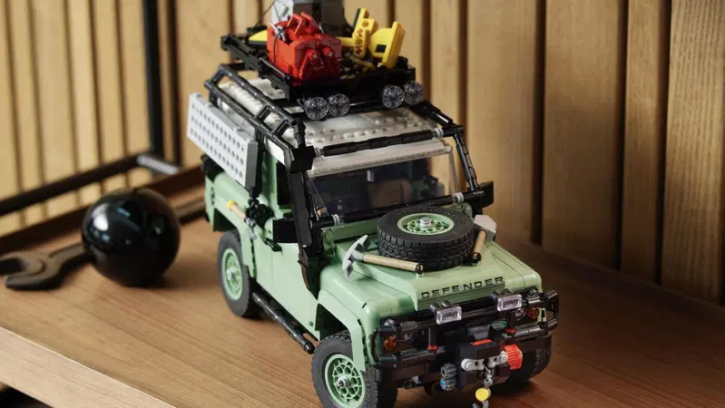 Land Rover Defender: ecco il set Lego per i 75 anni