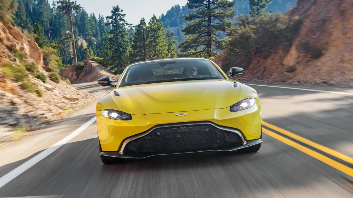 Aston Martin Vantage Vantage Roadster (5)