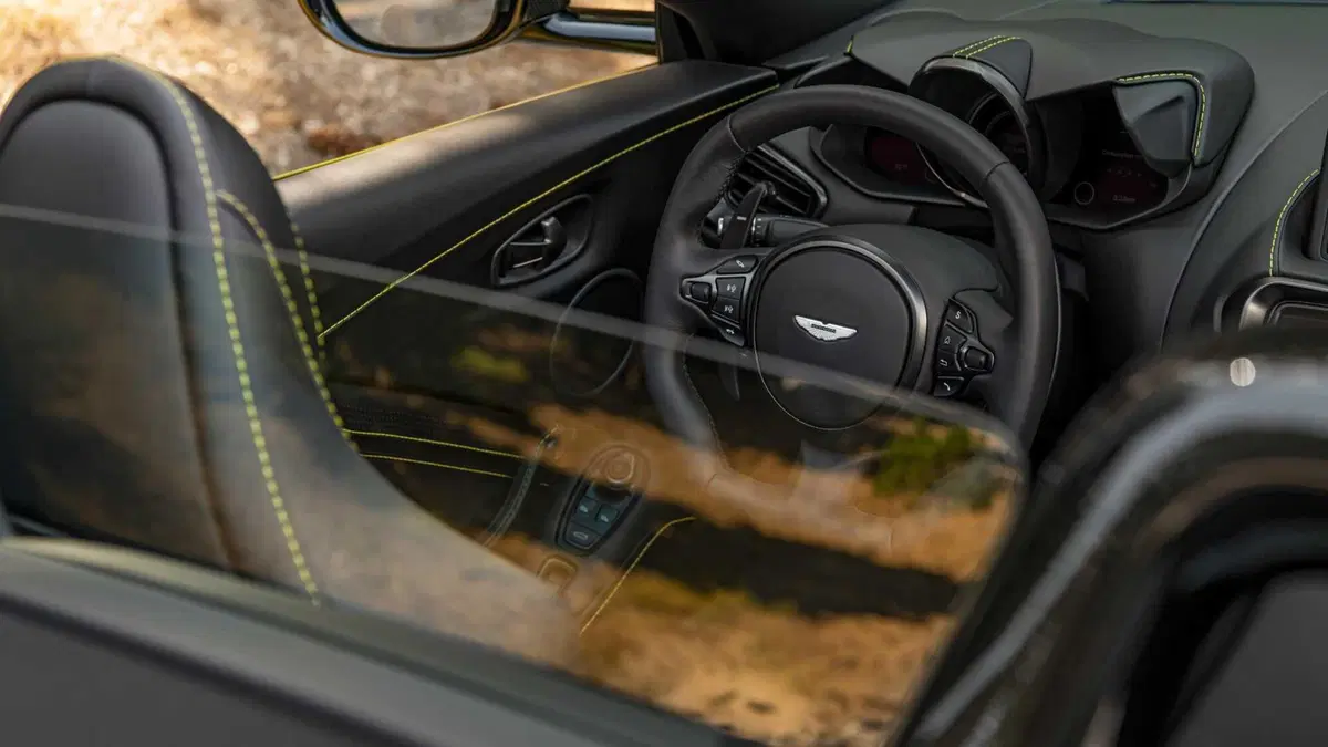 Aston Martin Vantage Vantage Roadster (11)
