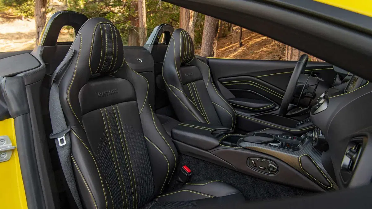 Aston Martin Vantage Vantage Roadster (9)