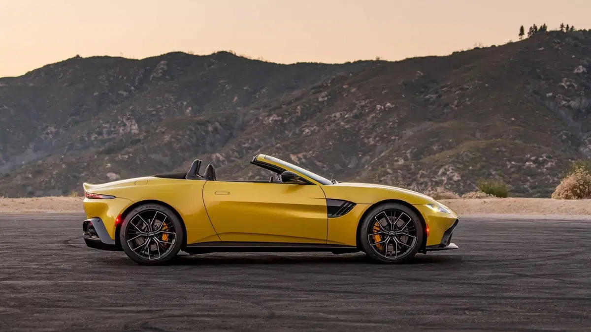Aston Martin Vantage Vantage Roadster (2)