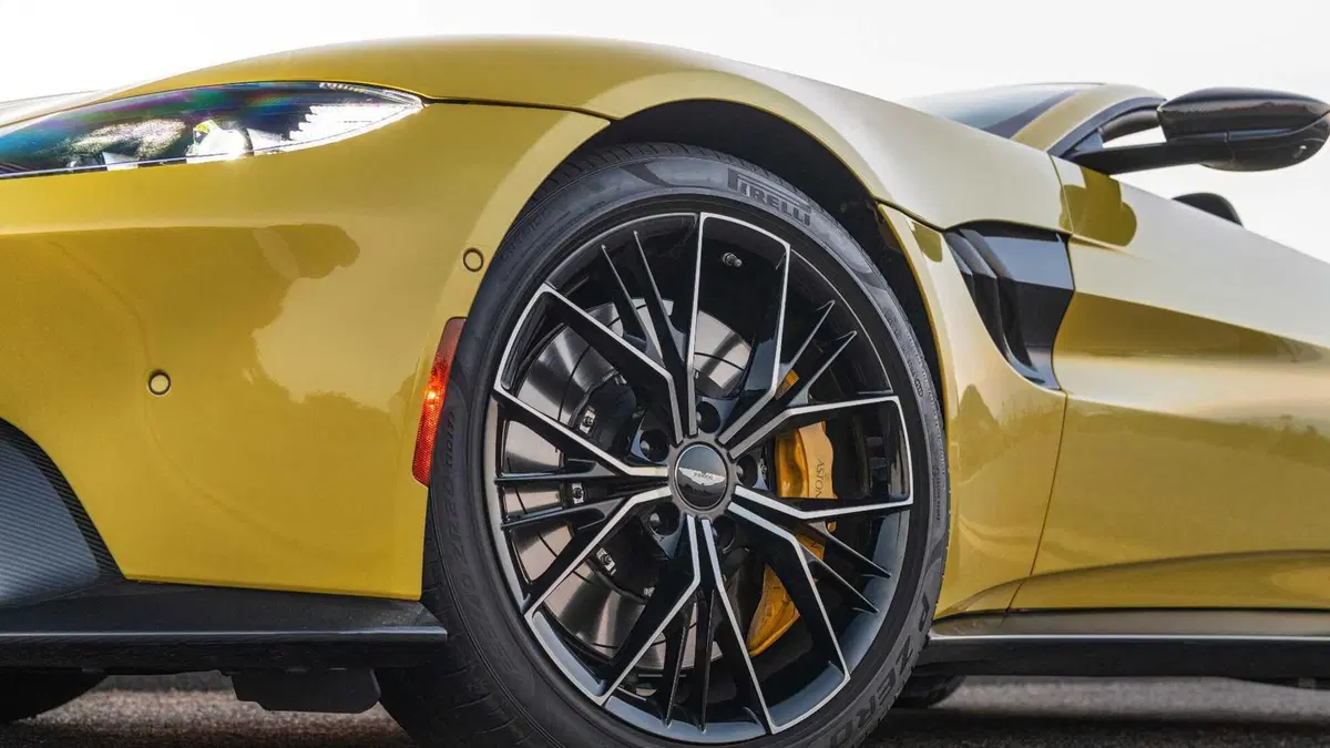 Aston Martin Vantage Vantage Roadster (13)