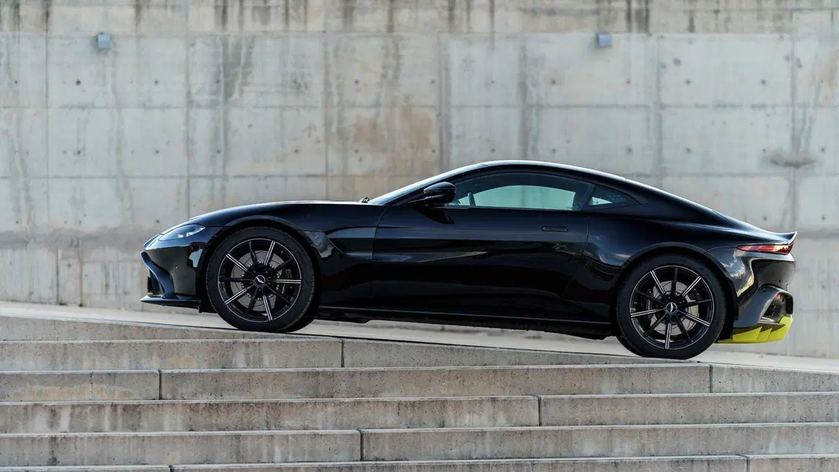 Aston Martin Vantage Vantage Coupé Manual (5)