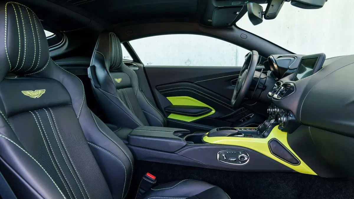 Aston Martin Vantage Vantage Coupé Manual (8)