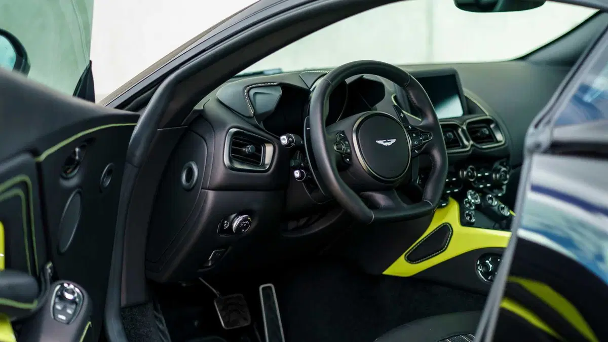 Aston Martin Vantage Vantage Coupé Manual (10)