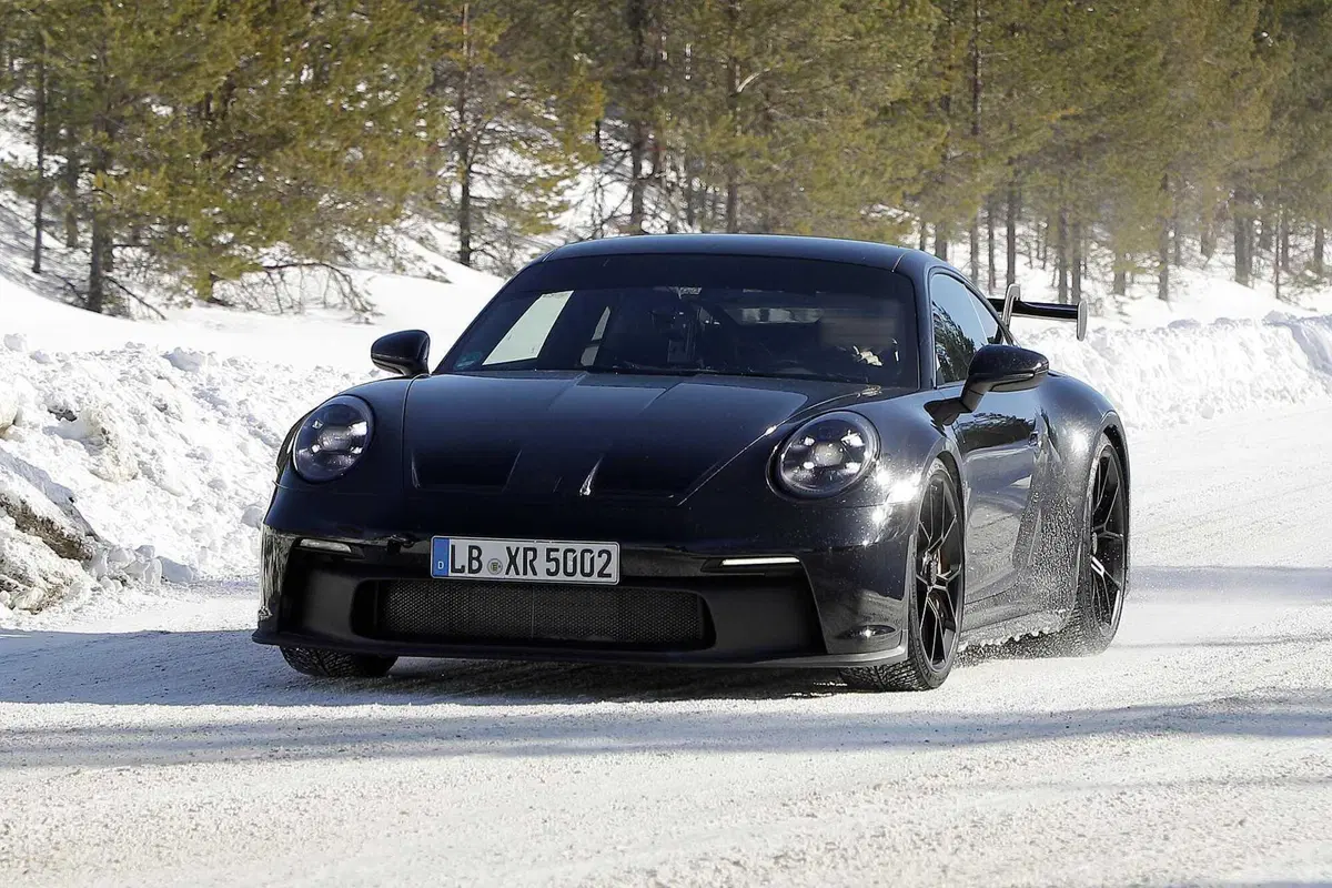 Porsche 911 GT3 e GT3 Touring, ecco il nuovo Facelift [Foto Spia] (2)