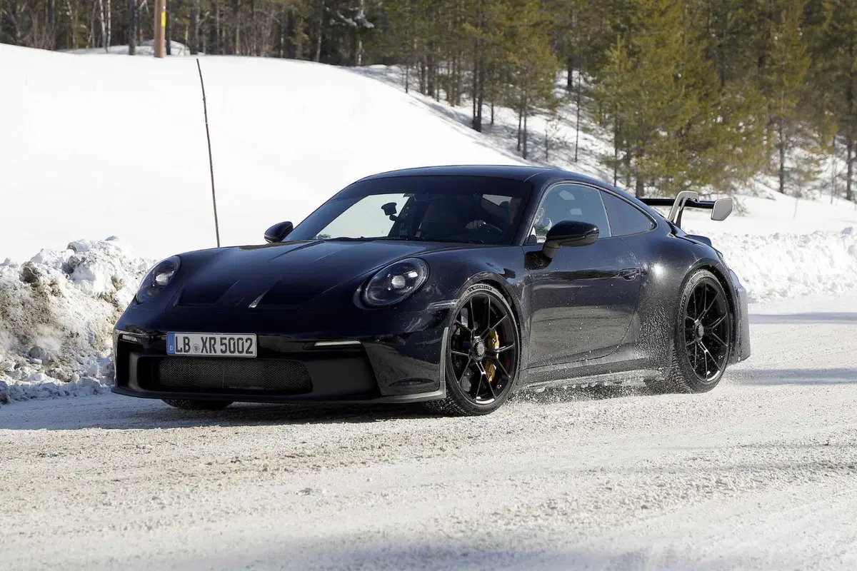 Porsche 911 GT3 e GT3 Touring, ecco il nuovo Facelift [Foto Spia] (4)