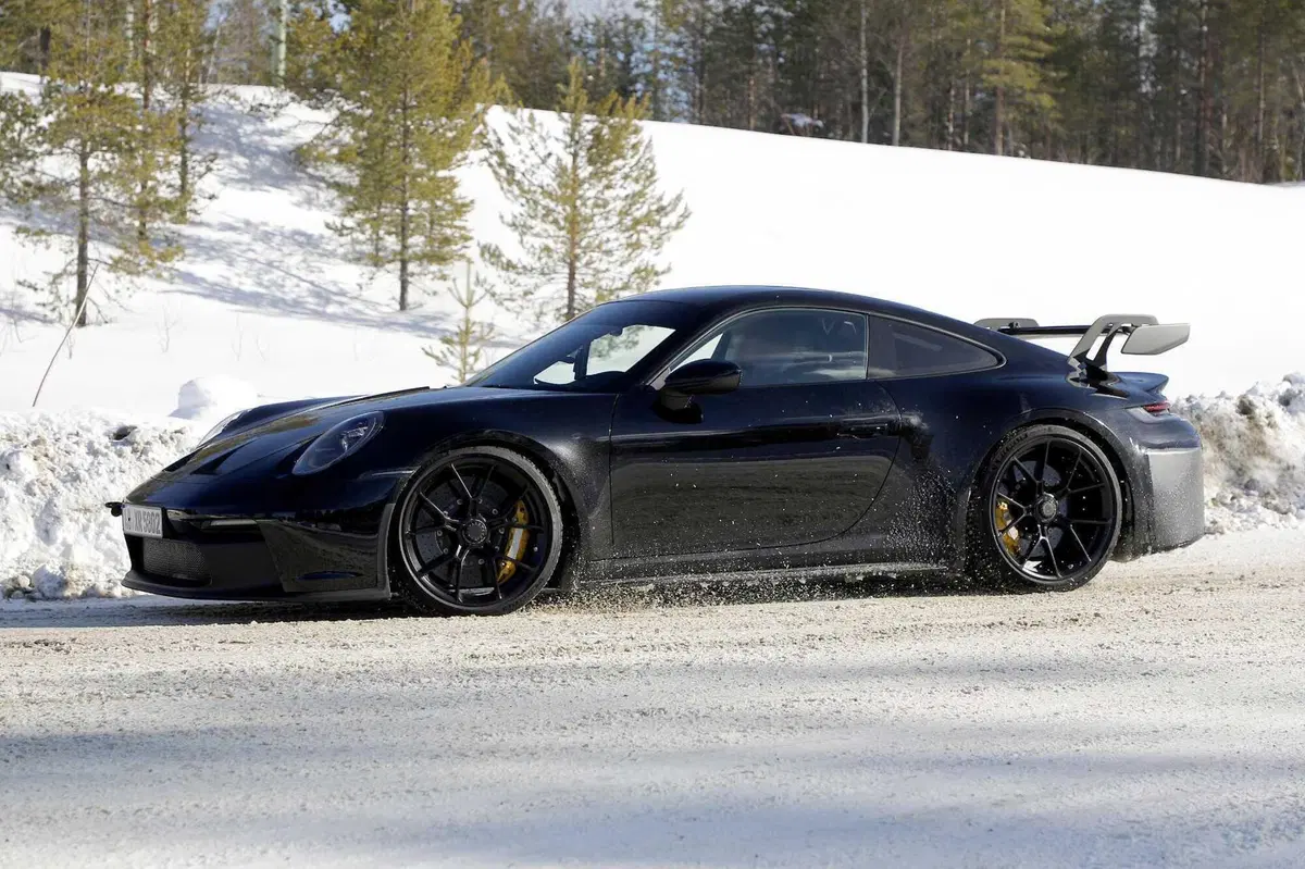 Porsche 911 GT3 e GT3 Touring, ecco il nuovo Facelift [Foto Spia] (7)