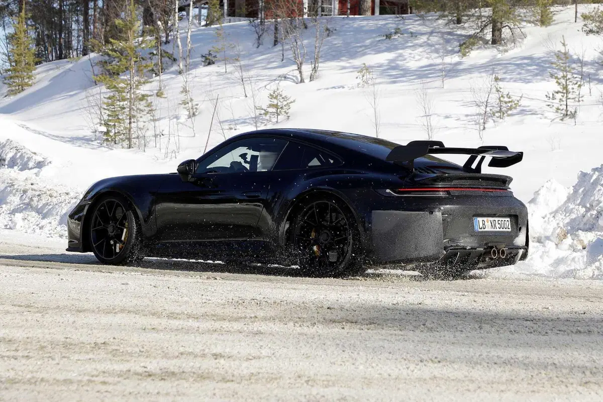 Porsche 911 GT3 e GT3 Touring, ecco il nuovo Facelift [Foto Spia] (10)