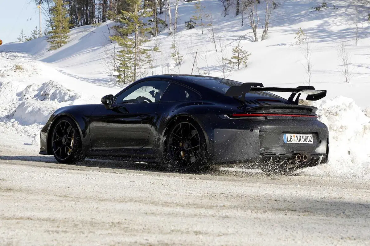 Porsche 911 GT3 e GT3 Touring, ecco il nuovo Facelift [Foto Spia] (11)